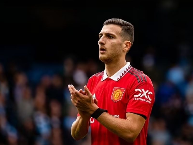 hau-ve-diogo-dalot-1