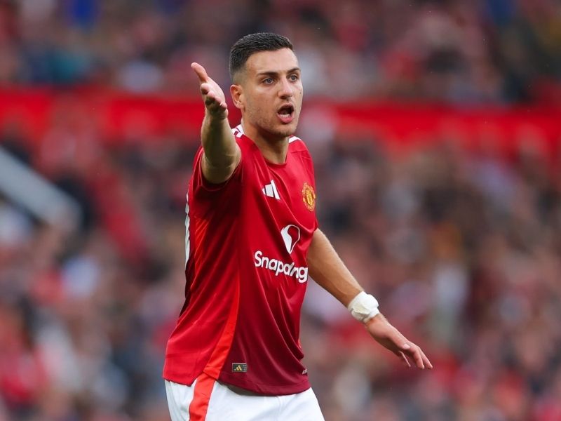 hau-ve-diogo-dalot-2